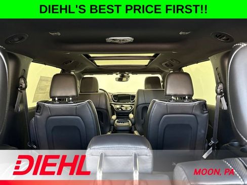 New 2027 Chrysler Pacifica Limited AWD/4WD image 11