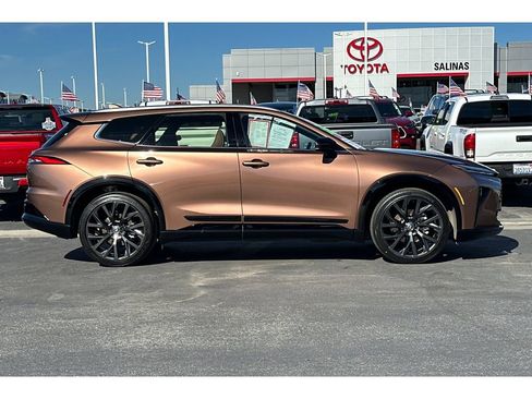 Certified 2025 Toyota Crown Signia image 3