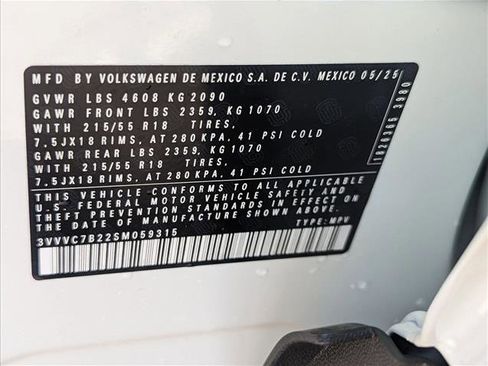 New 2025 Volkswagen Taos SE image 18