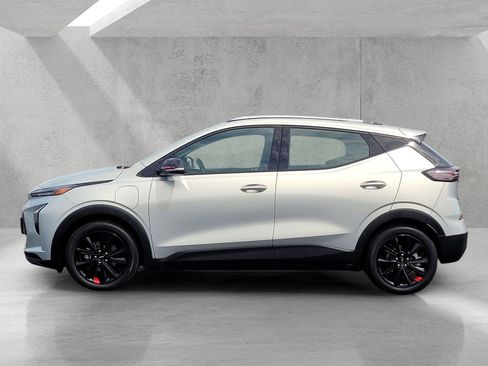 Used 2023 Chevrolet Bolt EUV LT w/ Redline Edition image 7