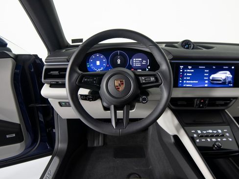 Certified 2025 Porsche Macan 4S Electric image 17