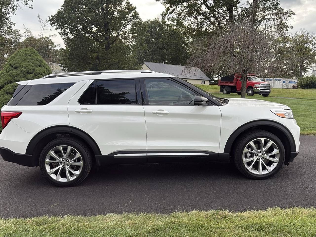 Used 2021 Ford Explorer Platinum w/ Equipment Group 601A AWD/4WD image 5