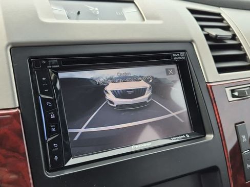 Used 2010 Cadillac Escalade Luxury AWD/4WD image 28