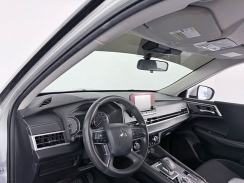 Used 2022 Mitsubishi Outlander ES image 25