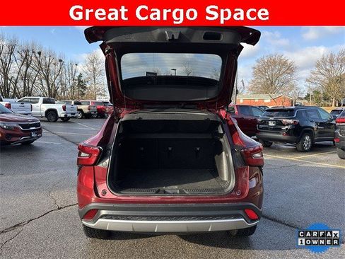 Used 2024 Chevrolet Trax LT w/ LPO, Blackout Package image 28