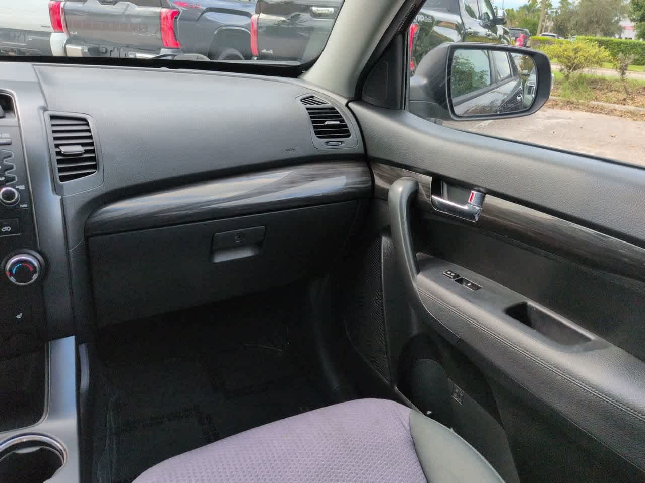 Used 2012 Kia Sorento LX w/ Convenience Pkg FWD image 17