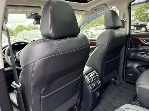 Used 2024 Subaru Ascent Touring w/ Popular Package #2 AWD/4WD image 12