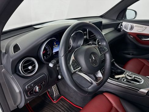 Used 2019 Mercedes-Benz GLC 300 4MATIC Coupe image 4