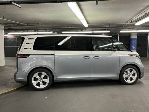New 2025 Volkswagen ID. Buzz Pro S Plus image 40