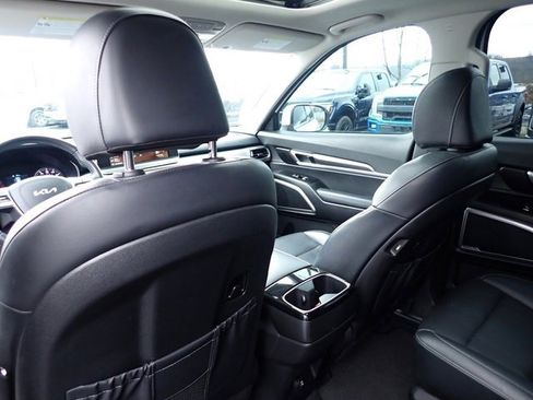 Used 2022 Kia Telluride S image 16
