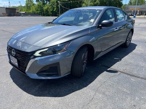 Used 2025 Nissan Altima 2.5 SV FWD image 3