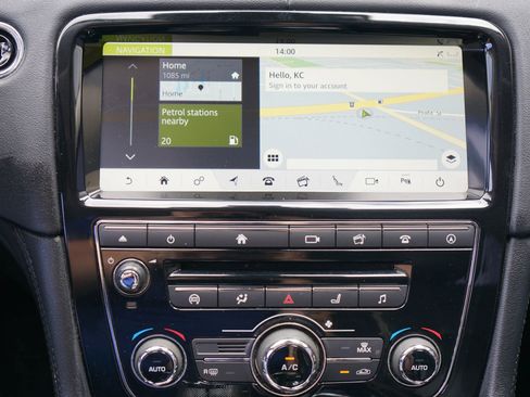 Used 2018 Jaguar XJ R-Sport image 29