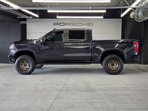 Used 2022 Chevrolet Silverado 1500 ZR2 w/ Technology Package image 2