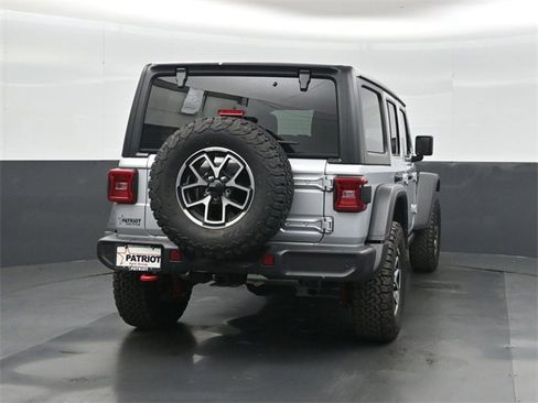 Used 2024 Jeep Wrangler Unlimited Rubicon w/ Technology Group image 8