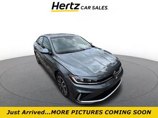 Used 2025 Volkswagen Jetta SE video 1