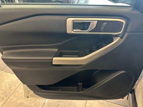 Used 2023 Ford Explorer XLT w/ Equipment Group 202A AWD/4WD image 18