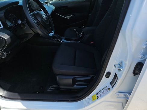 Used 2025 Toyota Corolla LE image 11