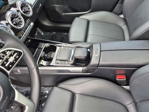 Used 2023 Mercedes-Benz GLB 250 image 24