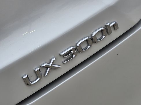 Used 2025 Lexus UX 300h FWD image 19