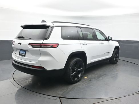 Used 2023 Jeep Grand Cherokee L Laredo image 6