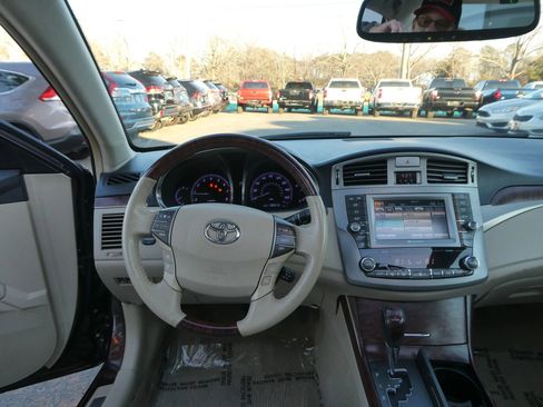 Used 2011 Toyota Avalon Limited image 15