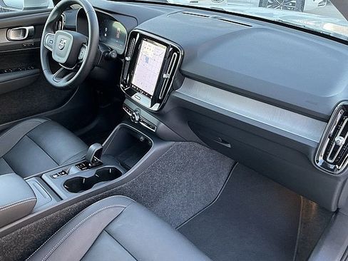 Certified 2025 Volvo XC40 B5 Core image 21