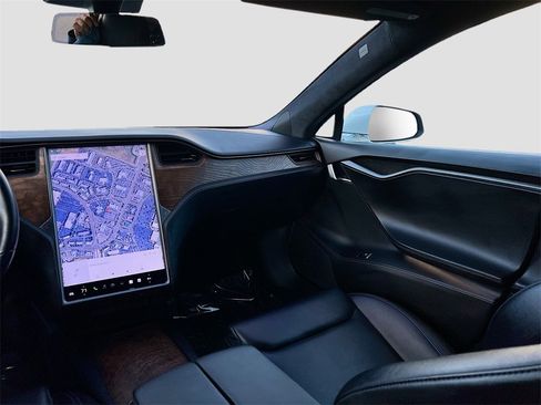 Used 2020 Tesla Model S Long Range Plus image 22