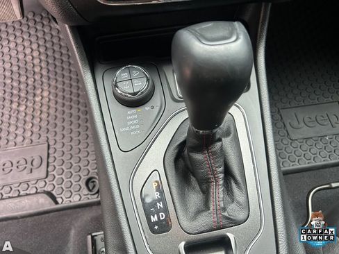 Used 2022 Jeep Cherokee Trailhawk AWD/4WD image 23