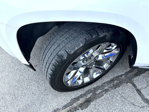 Used 2020 GMC Yukon Denali w/ Denali Premium Package image 25