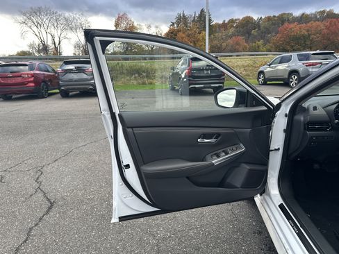 New 2025 Nissan Sentra SR w/ Trunk Package image 10