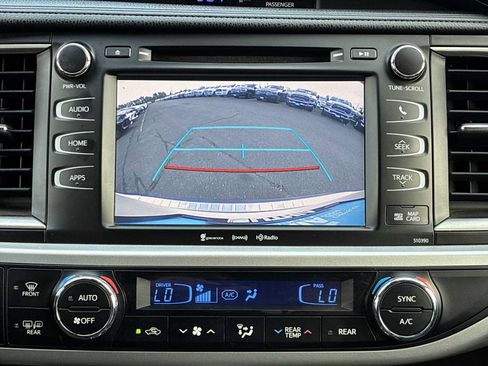 Used 2019 Toyota Highlander SE AWD/4WD image 23
