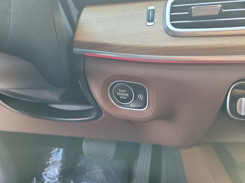 Used 2025 Mercedes-Benz GLE 350 4MATIC image 24