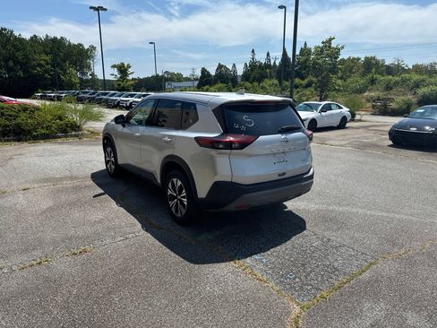 Used 2021 Nissan Rogue SV FWD image 3