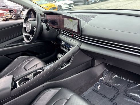 Used 2025 Hyundai Elantra Limited image 38