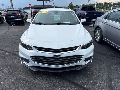 Used 2017 Chevrolet Malibu LT FWD image 2