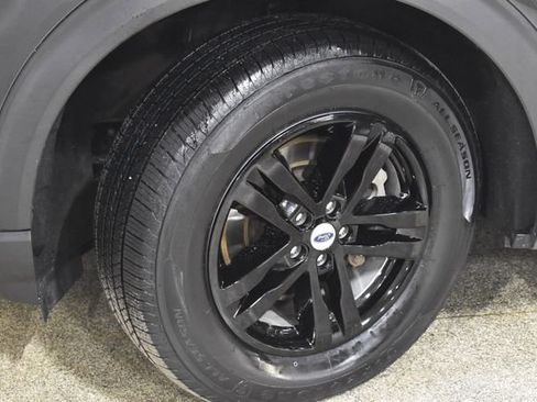 Used 2022 Ford Explorer XLT w/ Equipment Group 202A image 12