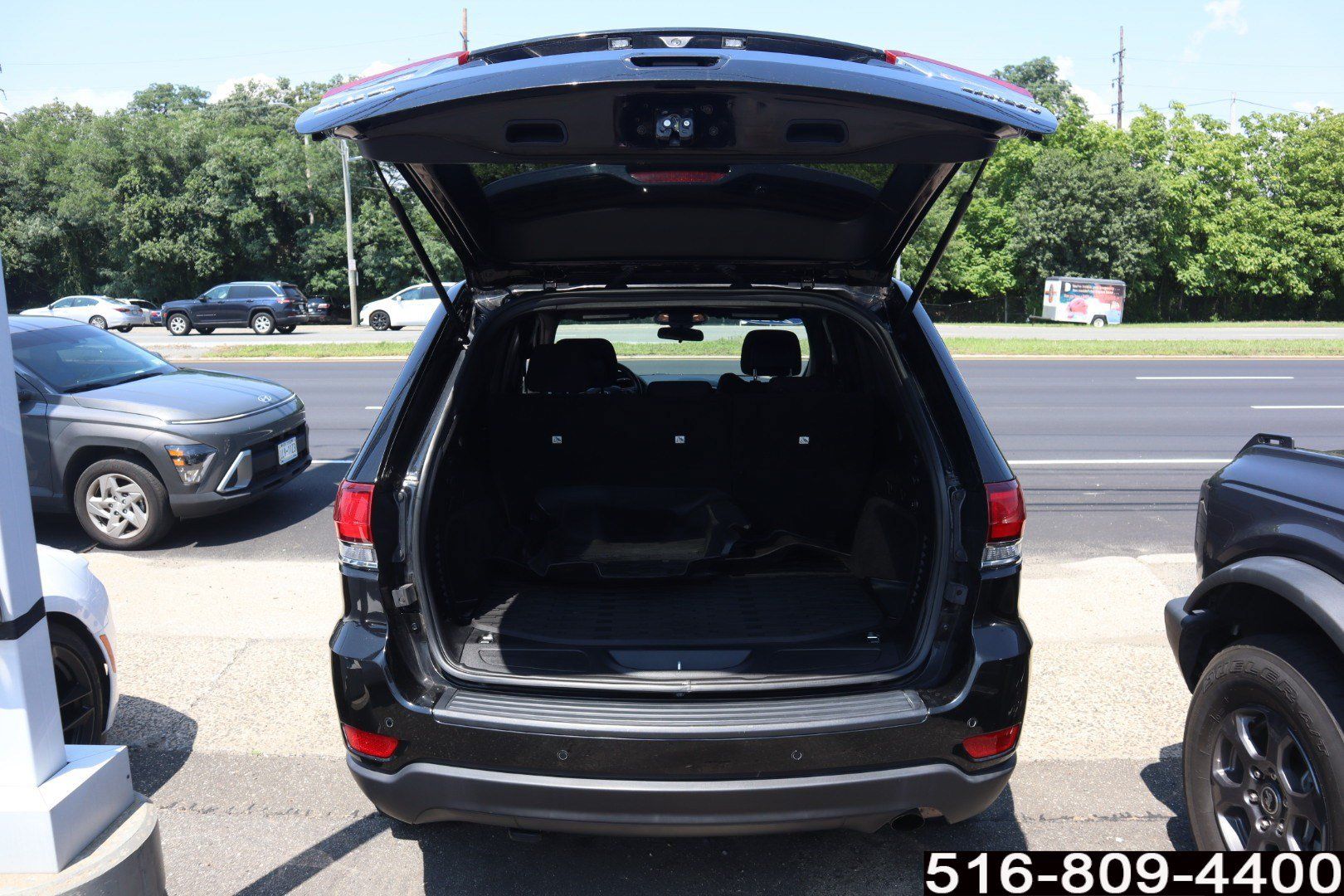 Used 2021 Jeep Grand Cherokee Laredo AWD/4WD image 23