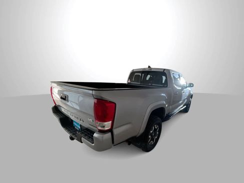 Used 2017 Toyota Tacoma TRD Off-Road image 8