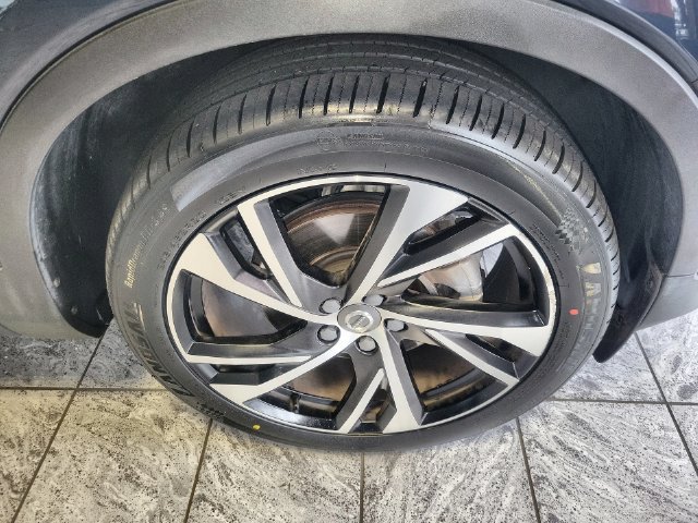 Used 2022 Volvo XC40 T5 R-Design w/ Advanced Package AWD/4WD image 10