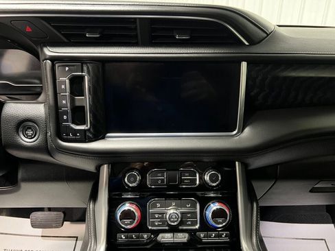 Used 2022 GMC Yukon Denali w/ Denali Premium Package image 9