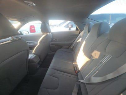 Used 2024 Hyundai Elantra SEL FWD image 13