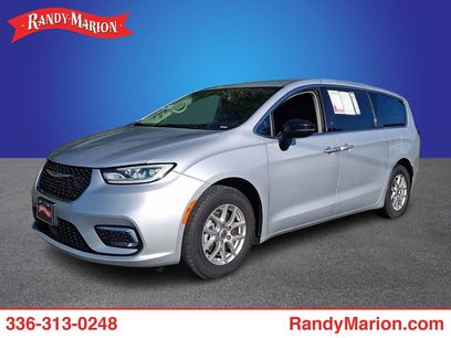 Used 2024 Chrysler Pacifica Touring-L