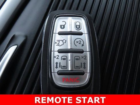 Used 2024 Chrysler Pacifica Touring-L image 38