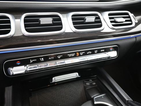 Used 2024 Mercedes-Benz GLS 450 4MATIC image 23