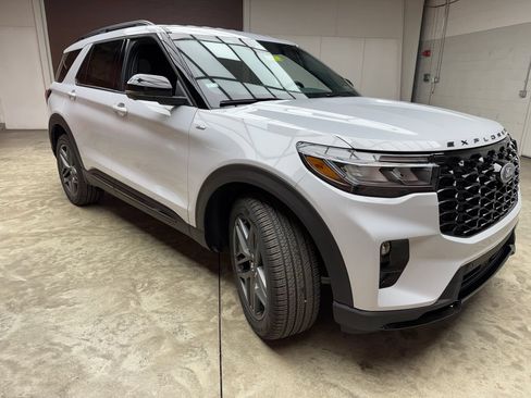 New 2026 Ford Explorer ST-Line w/ ST-Line Street Pack AWD/4WD image 6