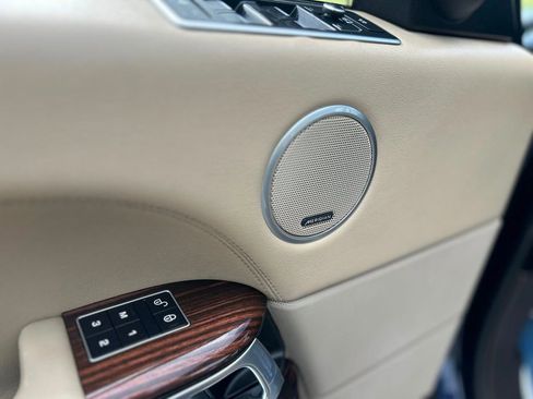Used 2017 Land Rover Range Rover HSE image 14