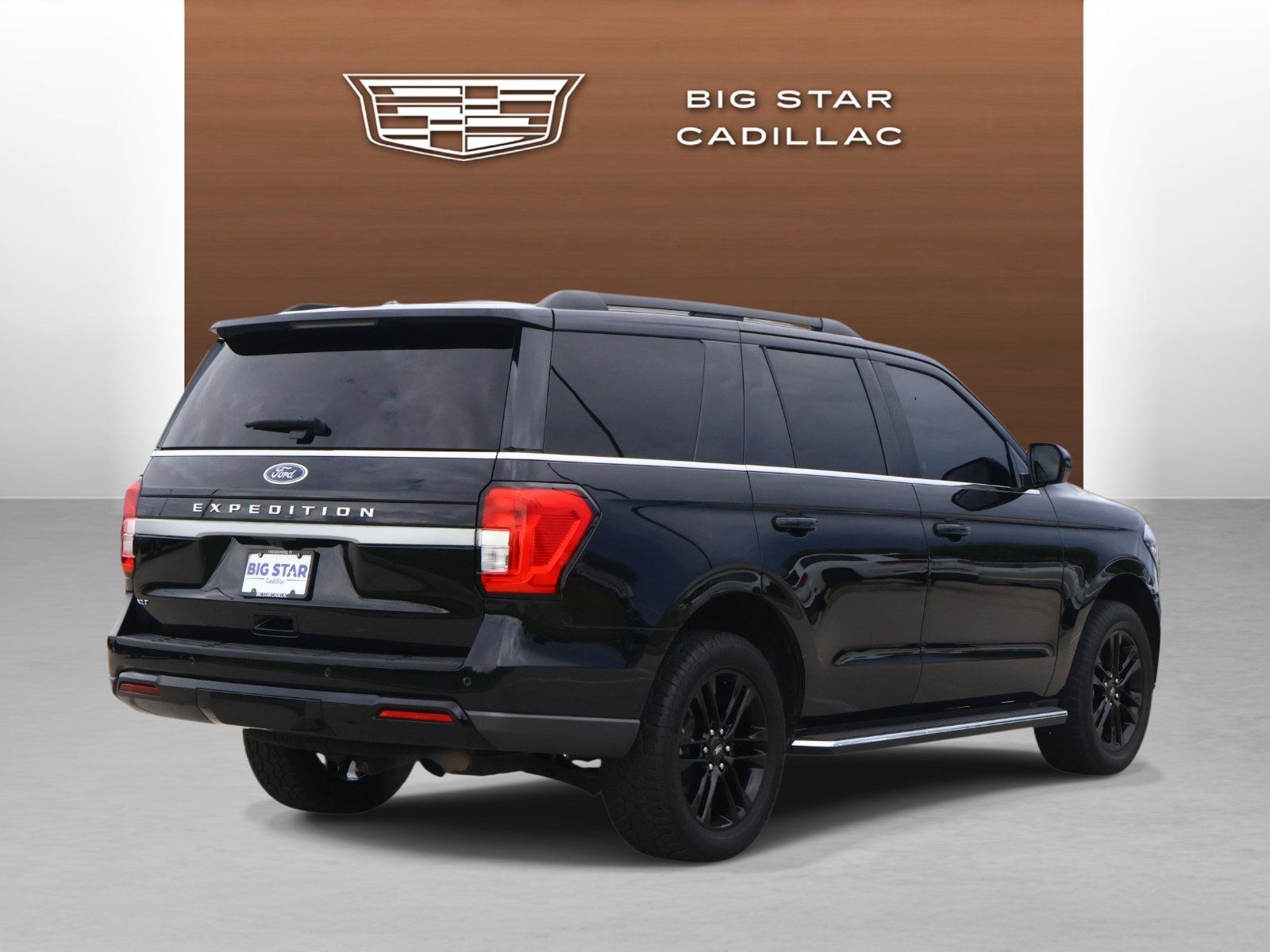 Used 2023 Ford Expedition XLT AWD/4WD image 5