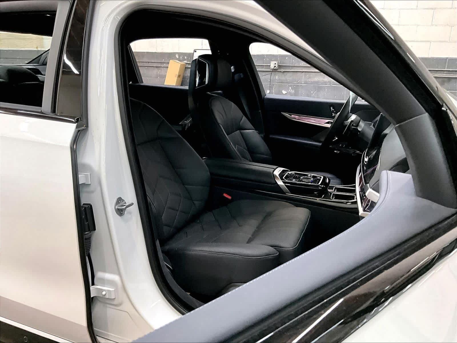 Used 2026 BMW 750e xDrive w/ Executive Package AWD/4WD image 10