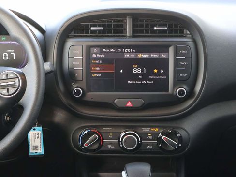 Used 2025 Kia Soul LX image 15