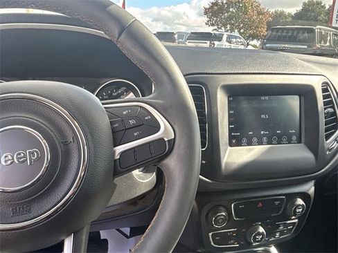 Used 2021 Jeep Compass Latitude image 3